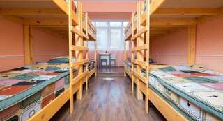Гостиница Хостел Достоевский Иркутск Кровать в общем номере для мужчин и женщин с 8 кроватями-3
